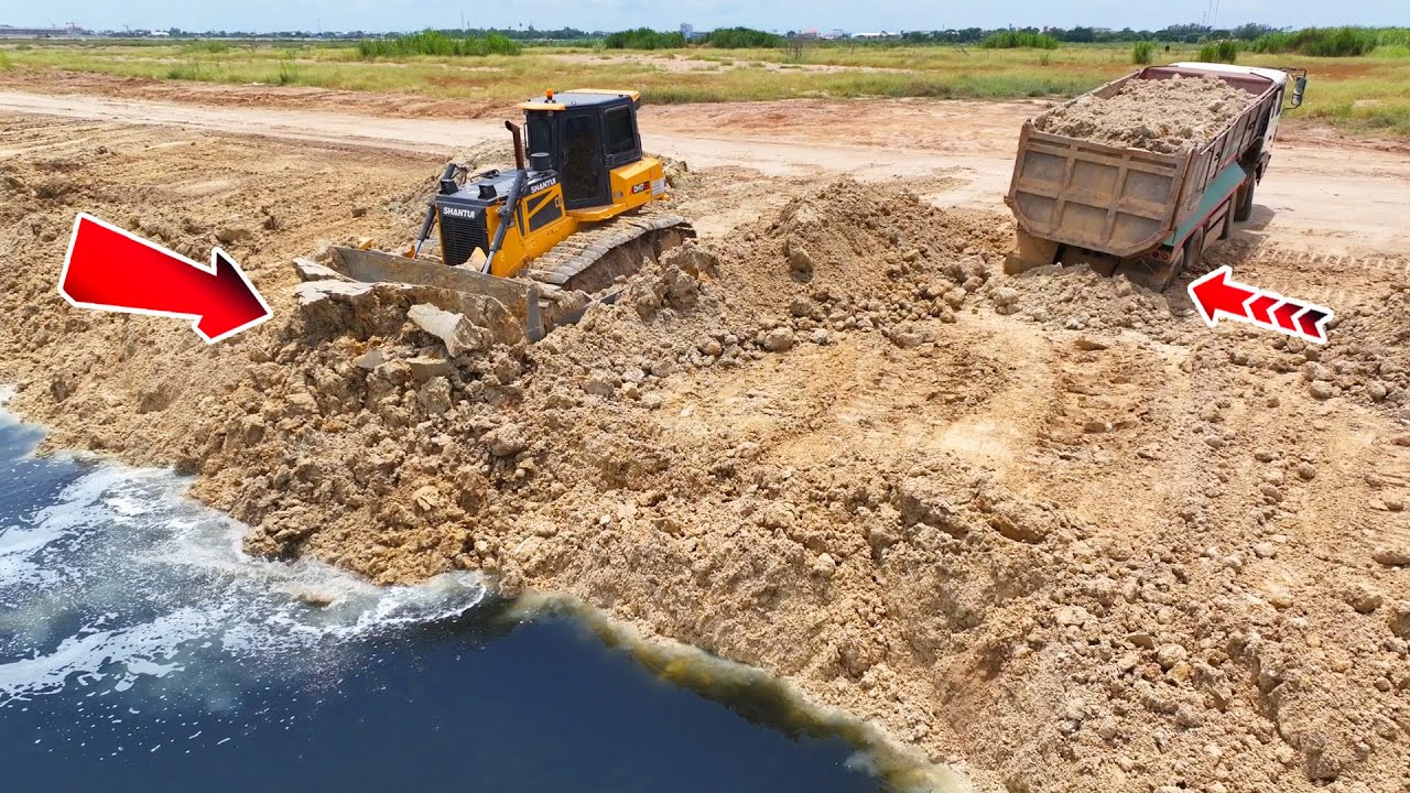 Good!Big Project!! Equipments Filling A Big Lake, SHANTUI Bulldozer Pushing Soil With 25T Dump Truck