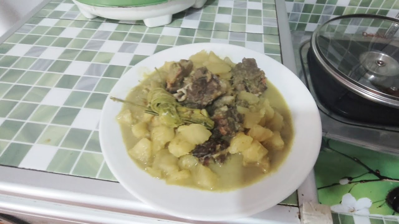 Sedapnya gulai daging dengan ubi kayu makanan khas suku karo