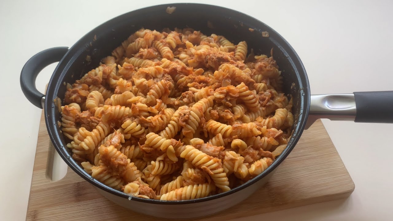 A dream pair in the kitchen: pasta and canned tuna. #256