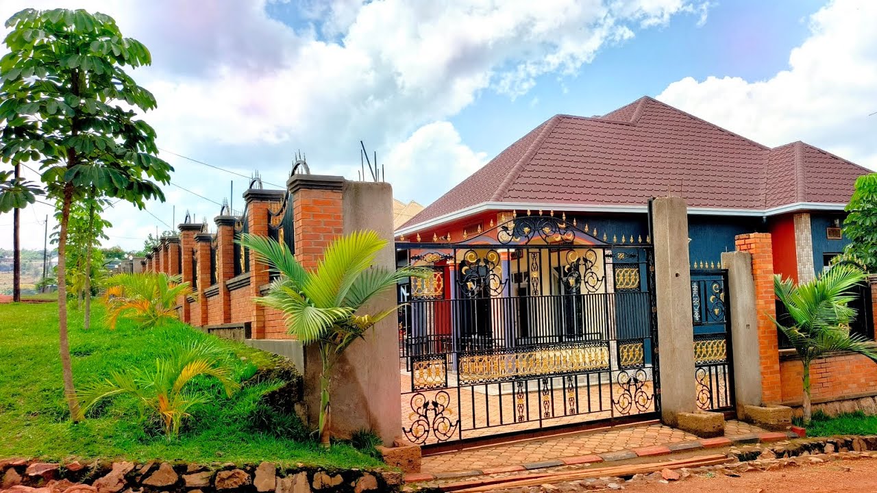 Muri 800sqm inzu y,ibyumba5 ,abadiyasipora na banyakogali ubu Koko  ibacike? 80M #0782395920
