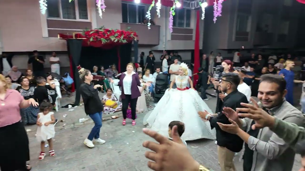 ELİF KADİR ÇİFTİMİZE DÜĞÜN SHOWSAL SOLİST FATİH EROL BALPARMAK COŞKU BURADA  ABONE OLMAYI UNUTMAYIN