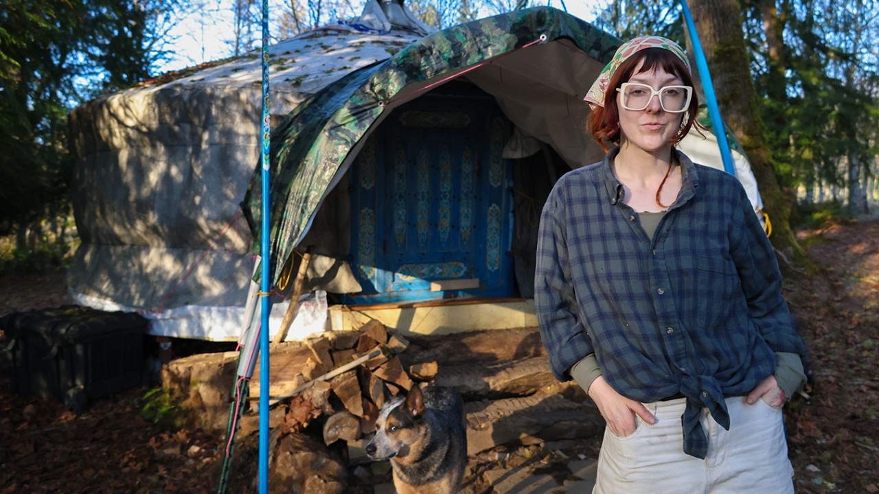 Artist&rsquo;s 285sf Yurt Home Off Grid  (Updated Tour)