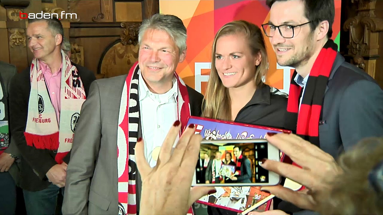 Freiburg feiert seine SC-Freiburg-Frauen nach dem DFB-Pokalfinale