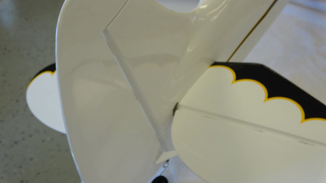 Muscle Bipe, tail assembly