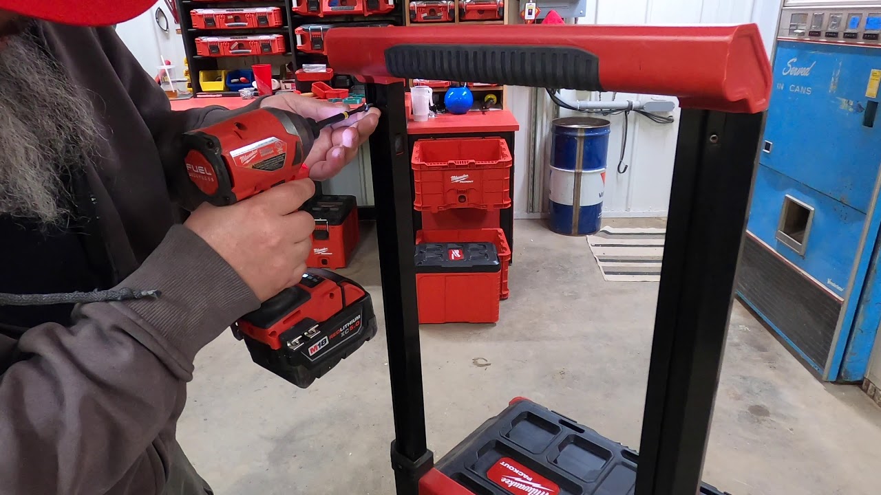 QuickTip: Handle Lockout blocks (MILWAUKEE PACKOUT ROLLING TOOL BOX 48-22-8426)