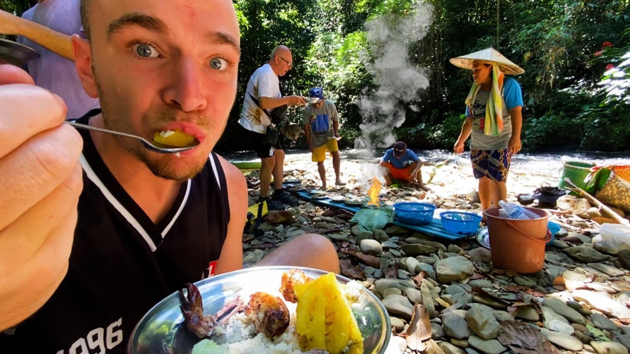 Jungle food feast with Malaysian Iban family 🇲🇾