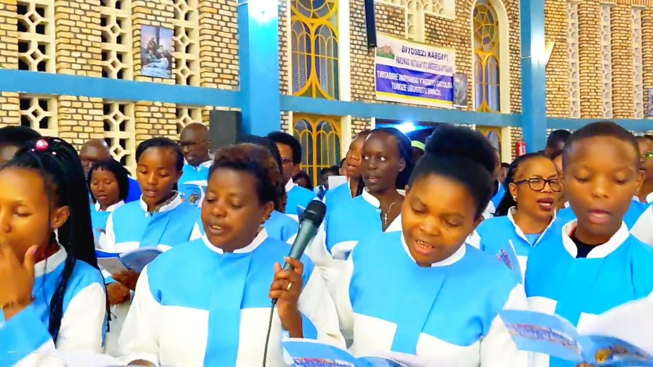 Muze tumuramye By Oscar IRAMBONA Performed By Chorale Sancta Maria