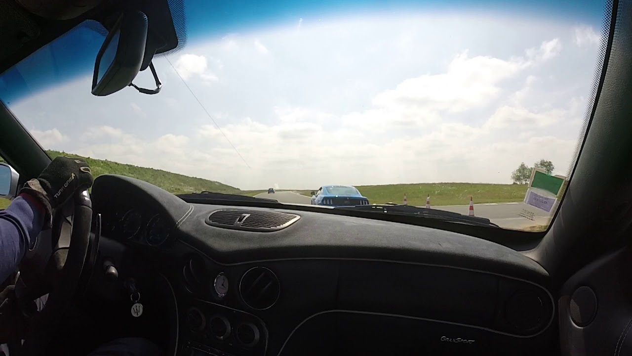 Maserati GranSport MC Victory vs Ford Mustang GT 5.0 vs Peugeot 206 RC