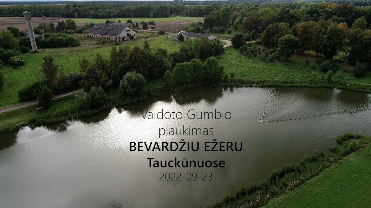 Bevardis ežeras Tauckūnuose. Plaukimas