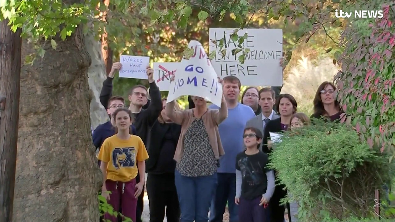 Donald Trump's visit to honour Pittsburgh synagogue gun attack victims met with protest | ITV News