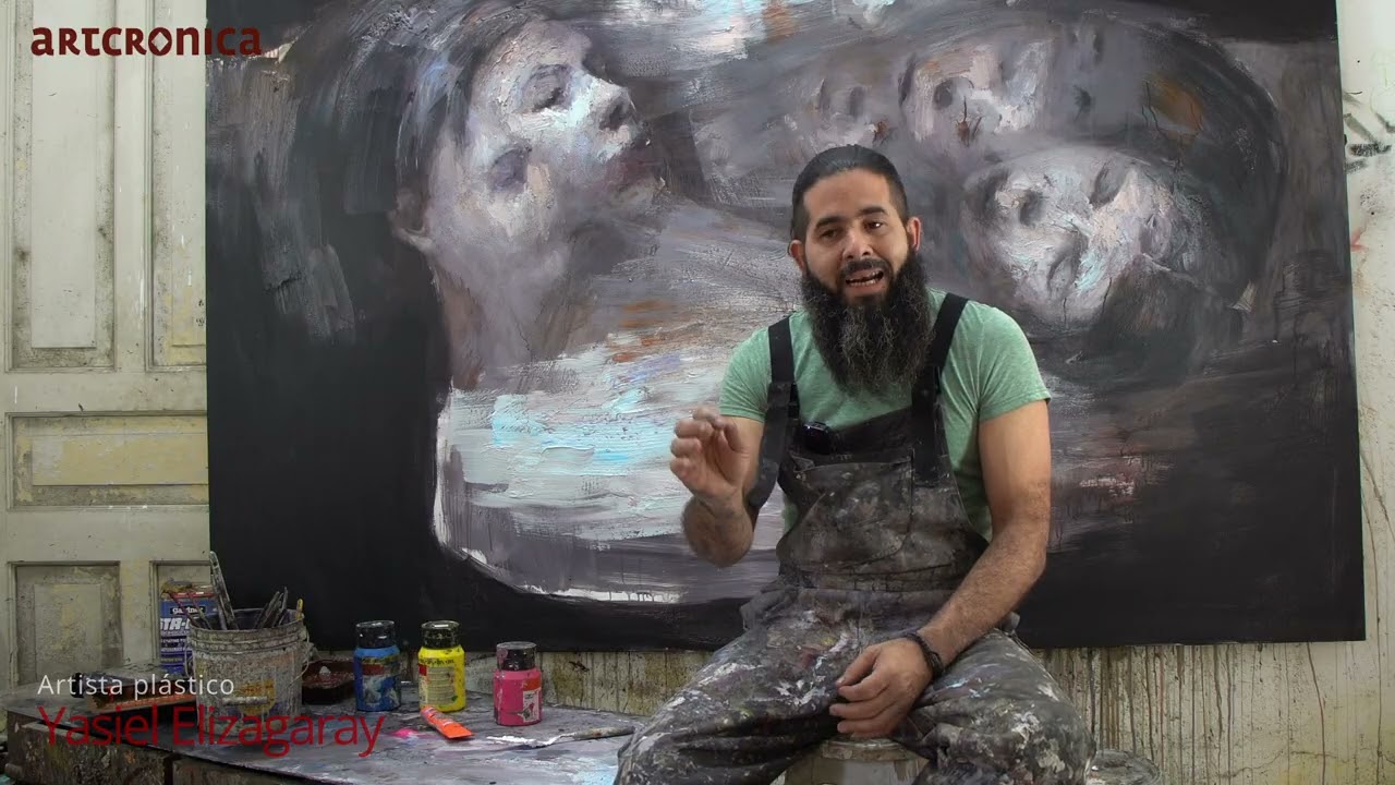 El pintor Yasiel Elizagaray habla de su obra con el equipo Artcrónica.