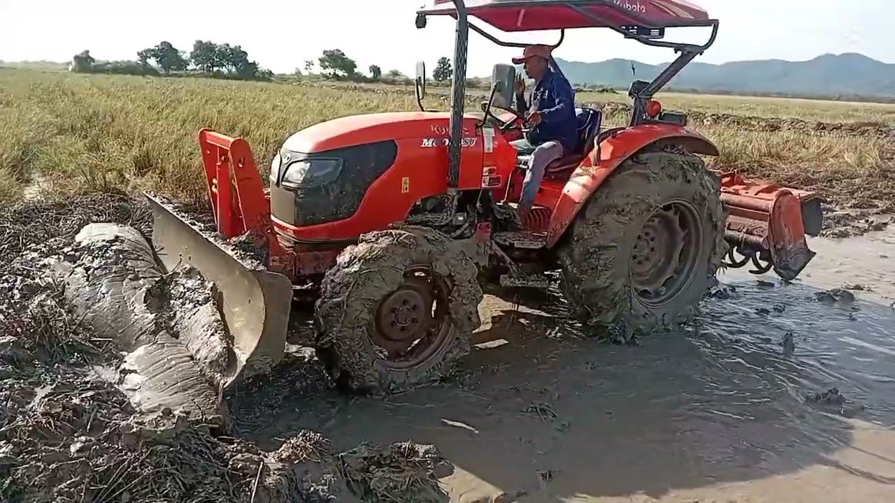 💪 Working with passion every day.#FarmersLife #TractorWork #VillageVibes #DailyHustle 🌾⚙️