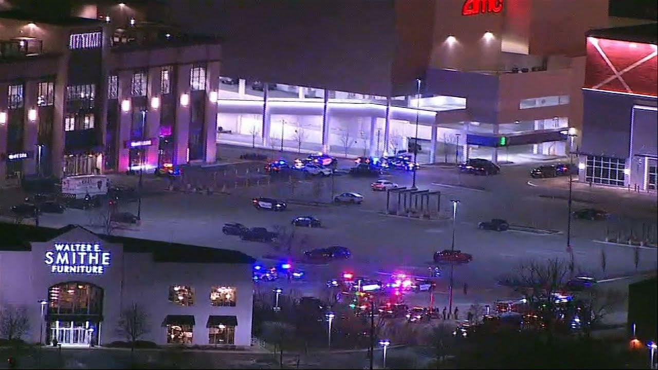 4 people injured after shooting at Chicago-area mall