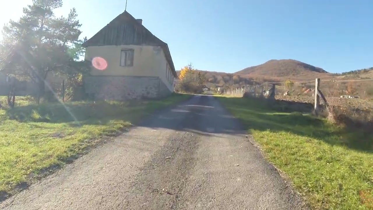 Az OKT áthelyezett új szakaszának eleje Pusztafaluból Füzérkajata felé, aztán vissza Füzérre.