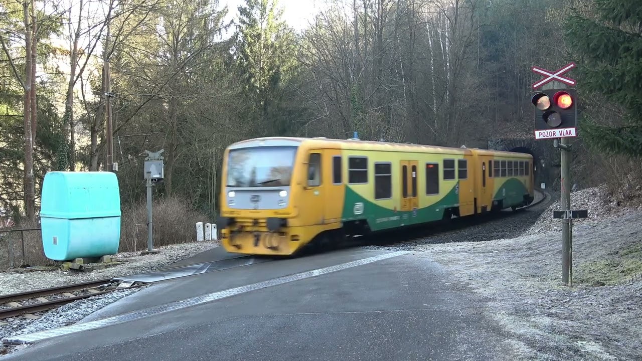 Železniční přejezd/Railroad crossing Rataje nad Sázavou