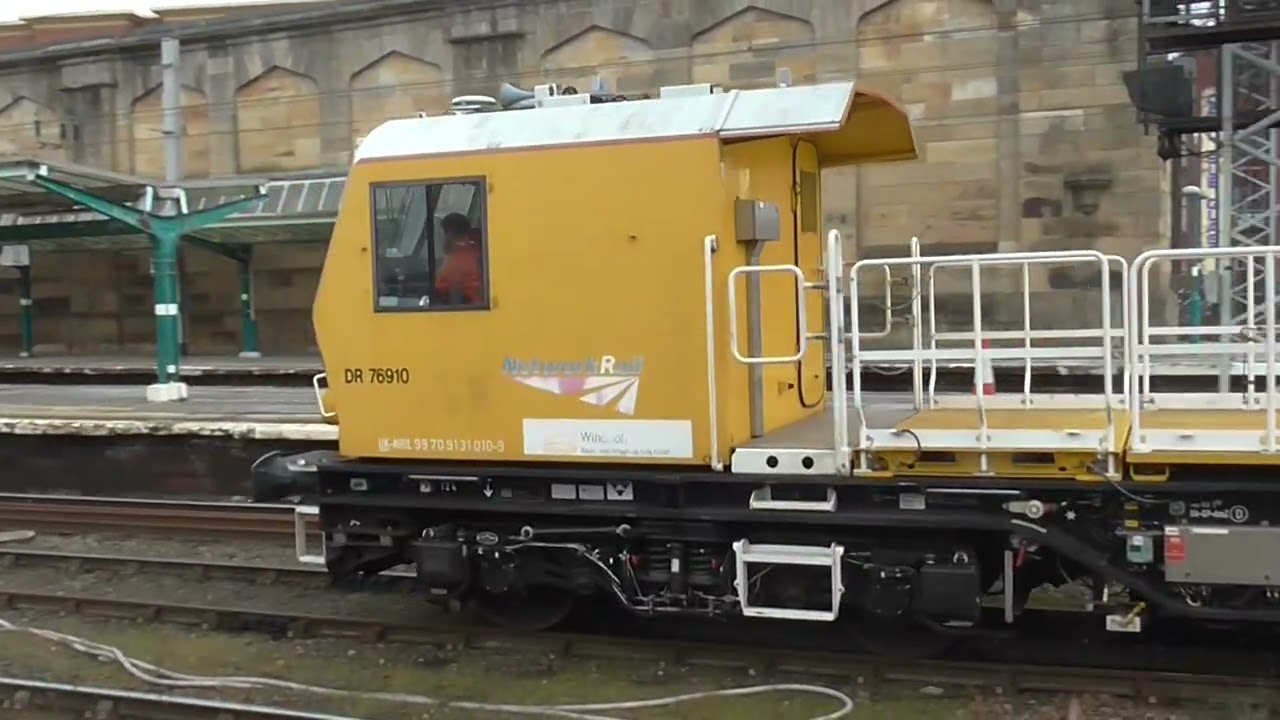6X81 0930½ Network Rail DR76922 & DR76910 Carnforth Btm End Ce Sdg to Carlisle N Y  to Carnforth Btm