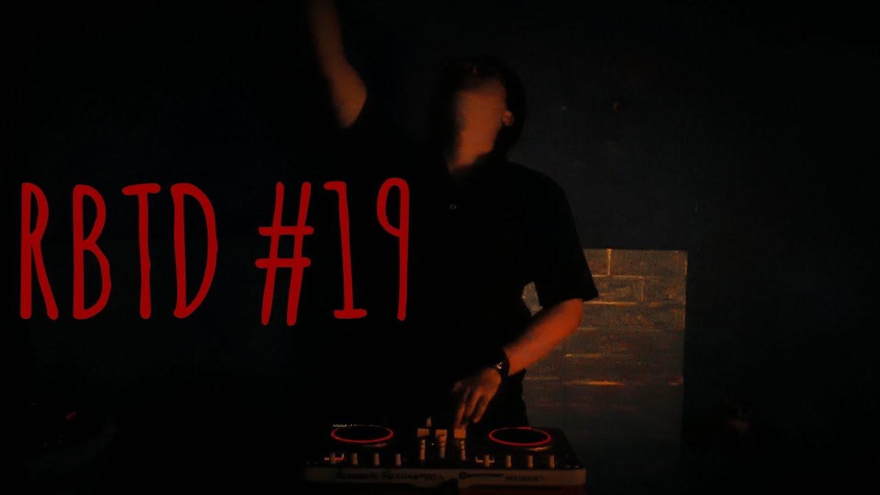 Rizkhan Behind The Desk Dj Perform #19 | Numark Mixtrack II