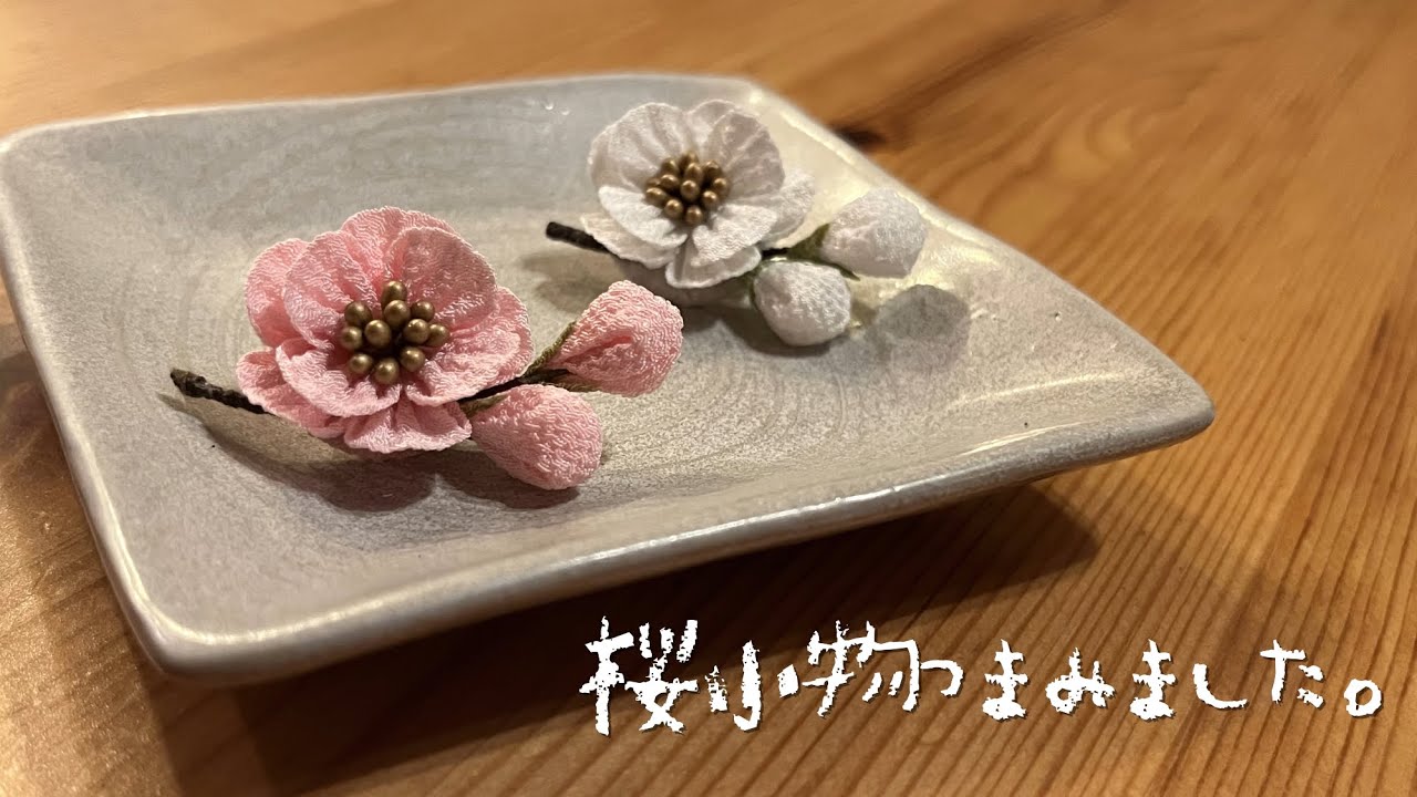 🌸つまみ細工🌸八重桜のピンバッチつまみました。