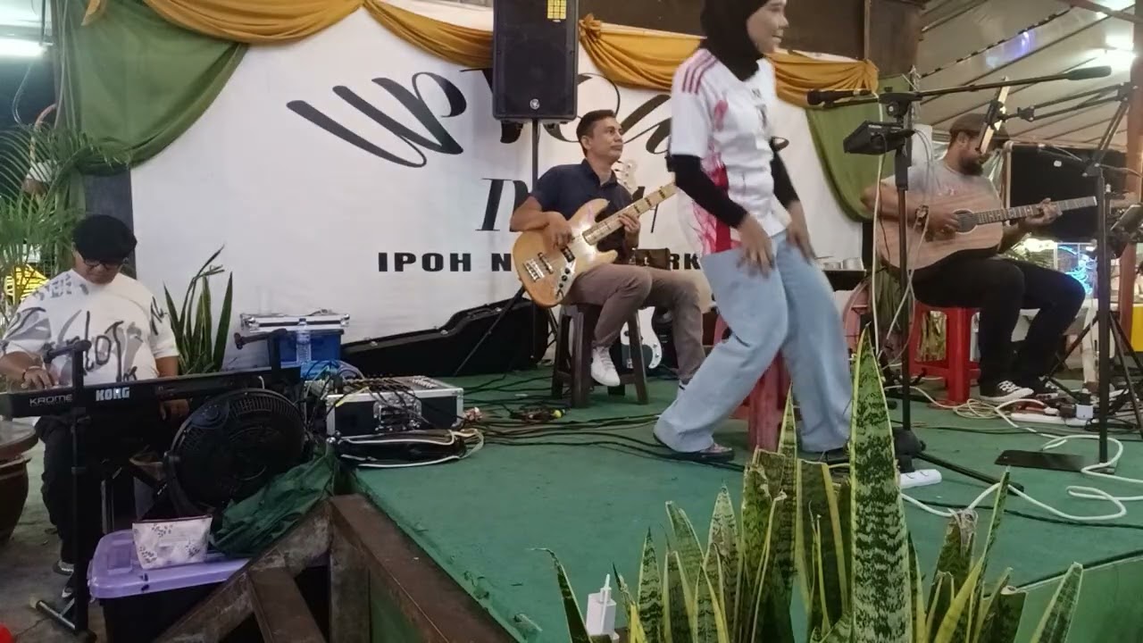 Hatiku Kau Guris Luka Cover - Zeema & The Boys