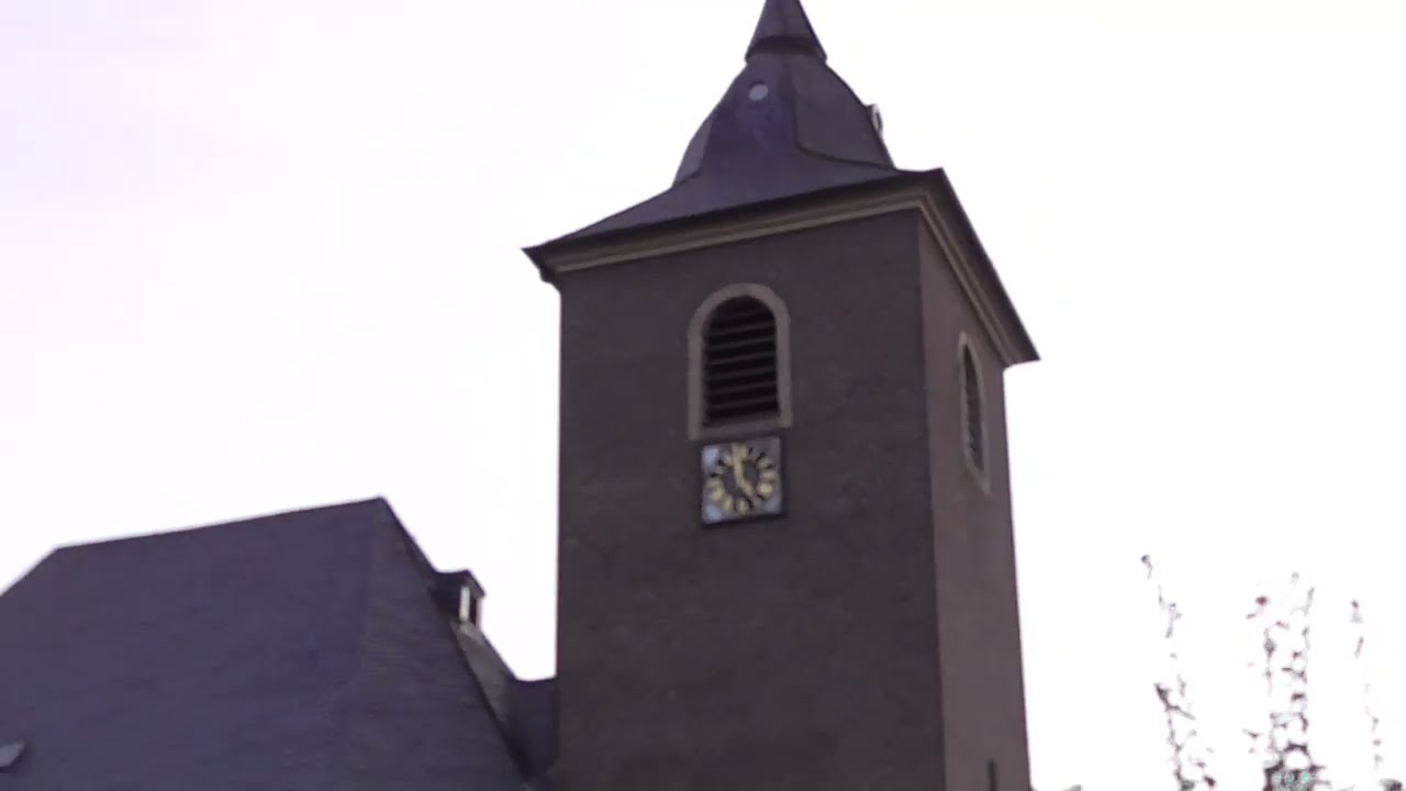 Kirche St. Amandus in M&uuml;ddersheim - mit Glockenschlag