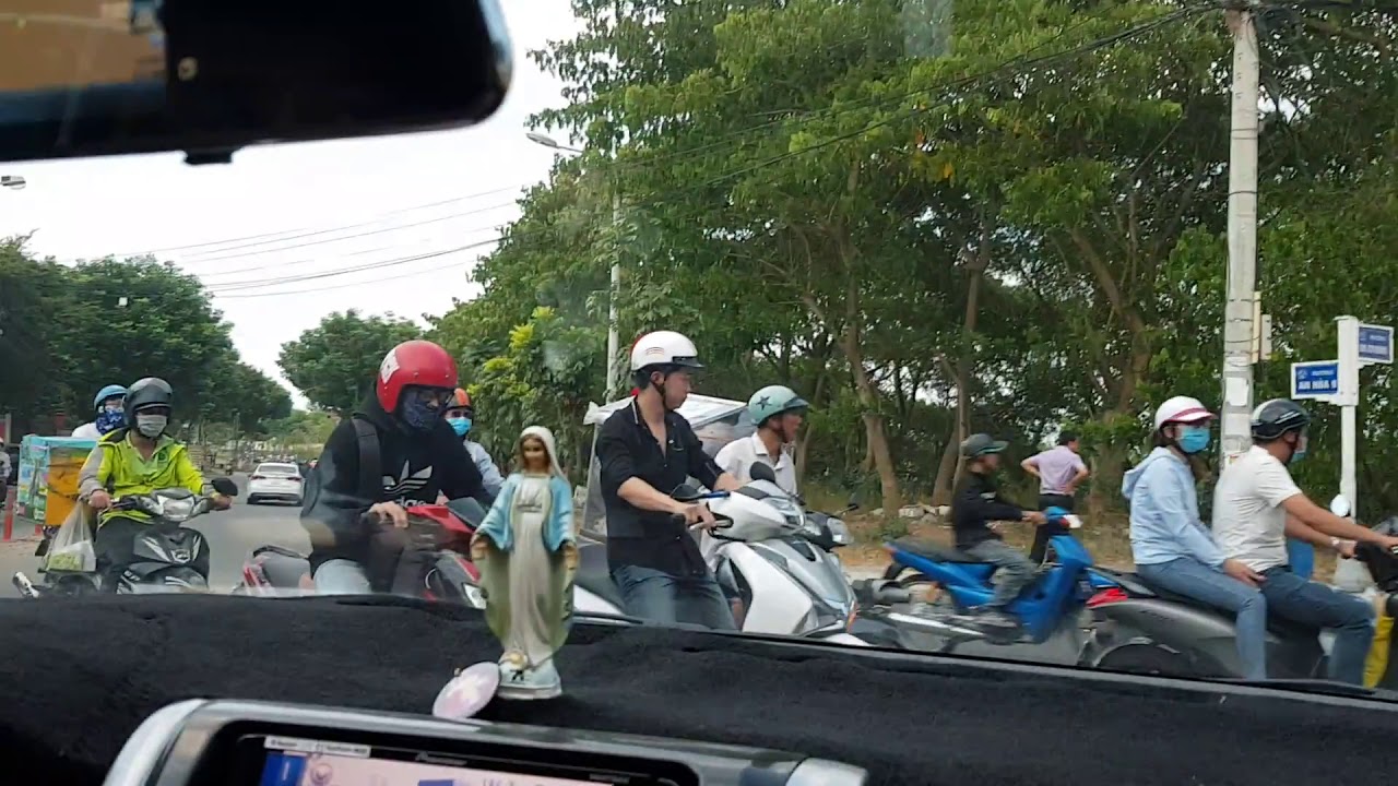 Vietnam traffic crossings in Da Nang 2019