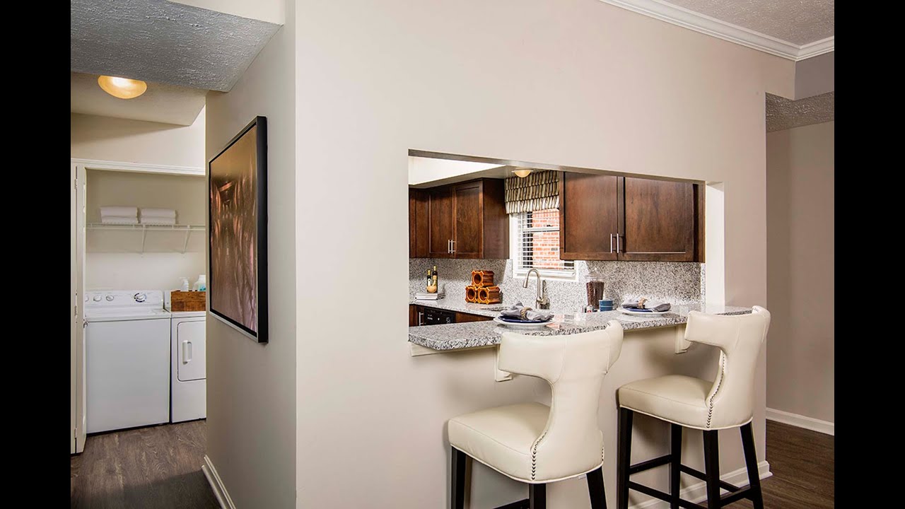Virtual Tour: 2 bed/2 bath Elmhurst Floor Plan