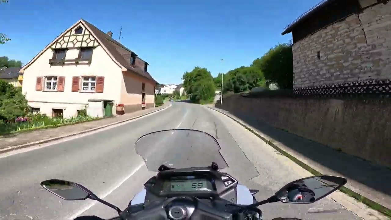Yamaha Tricity 300 VS Honda cb 125 r :-))))