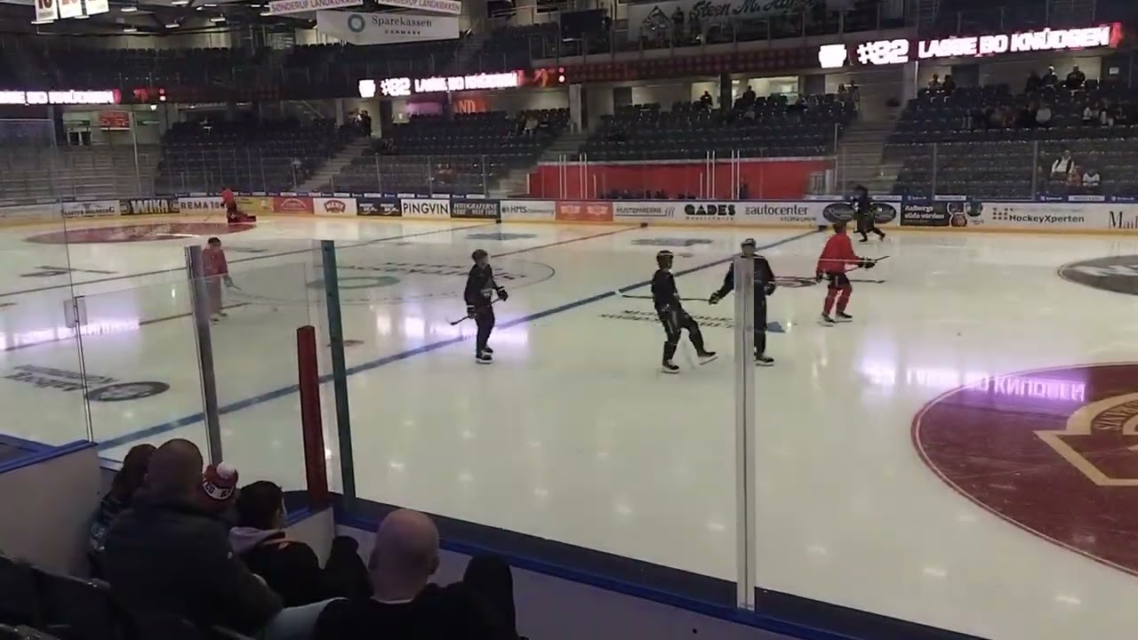 fremvisning af nye og gamle spiller i Aalborg Pirates sæson 24/25