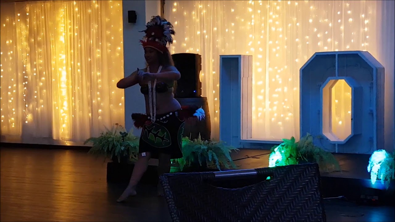 How Cook Islands Girls perform on Bbq nights at Orator Hotel Samoa