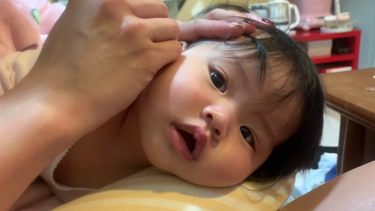 難道媽媽是厲害採耳師？｜6M12D｜波妞成長日記