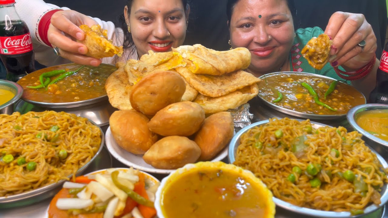 Eating😋😋Chole Bhature,Pyaj Kachori,Soya Maggi ll Saas & Bahu Eating Challenge ll Foodie Gd