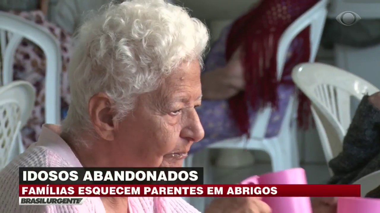 Idosa é abandonada na porta de asilo