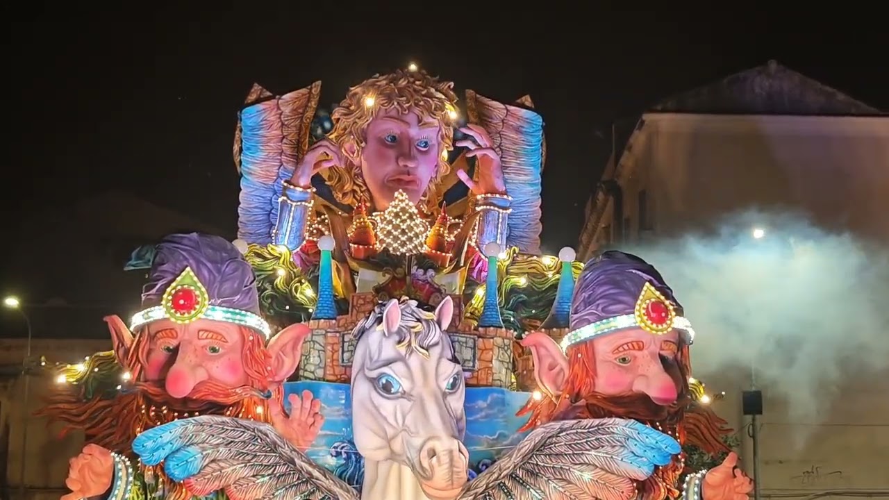 Acireale - Carnevale -Esibizione del carro 