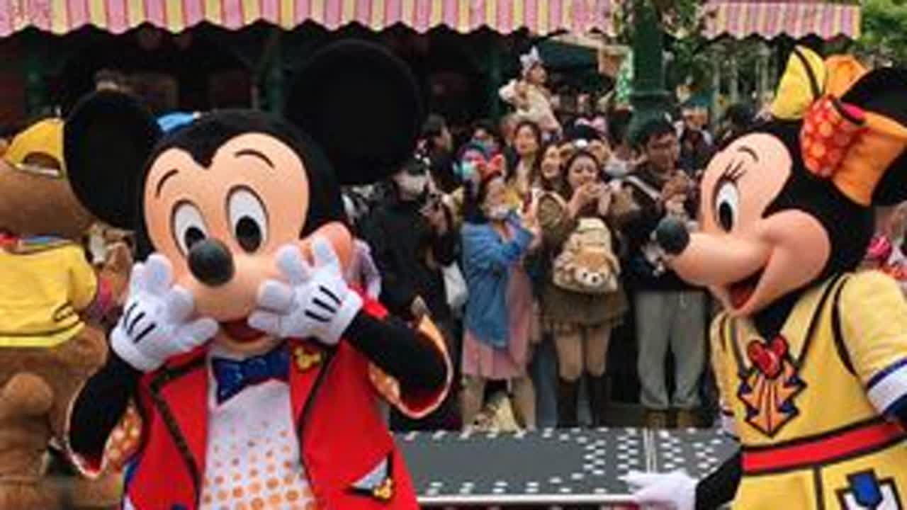 还记得去年的迪士尼春季彩色庆典吗？期待今年的彩色庆典会有谁呢 #上海迪士尼 #迪士尼彩色庆典 #上海迪士尼彩色庆典