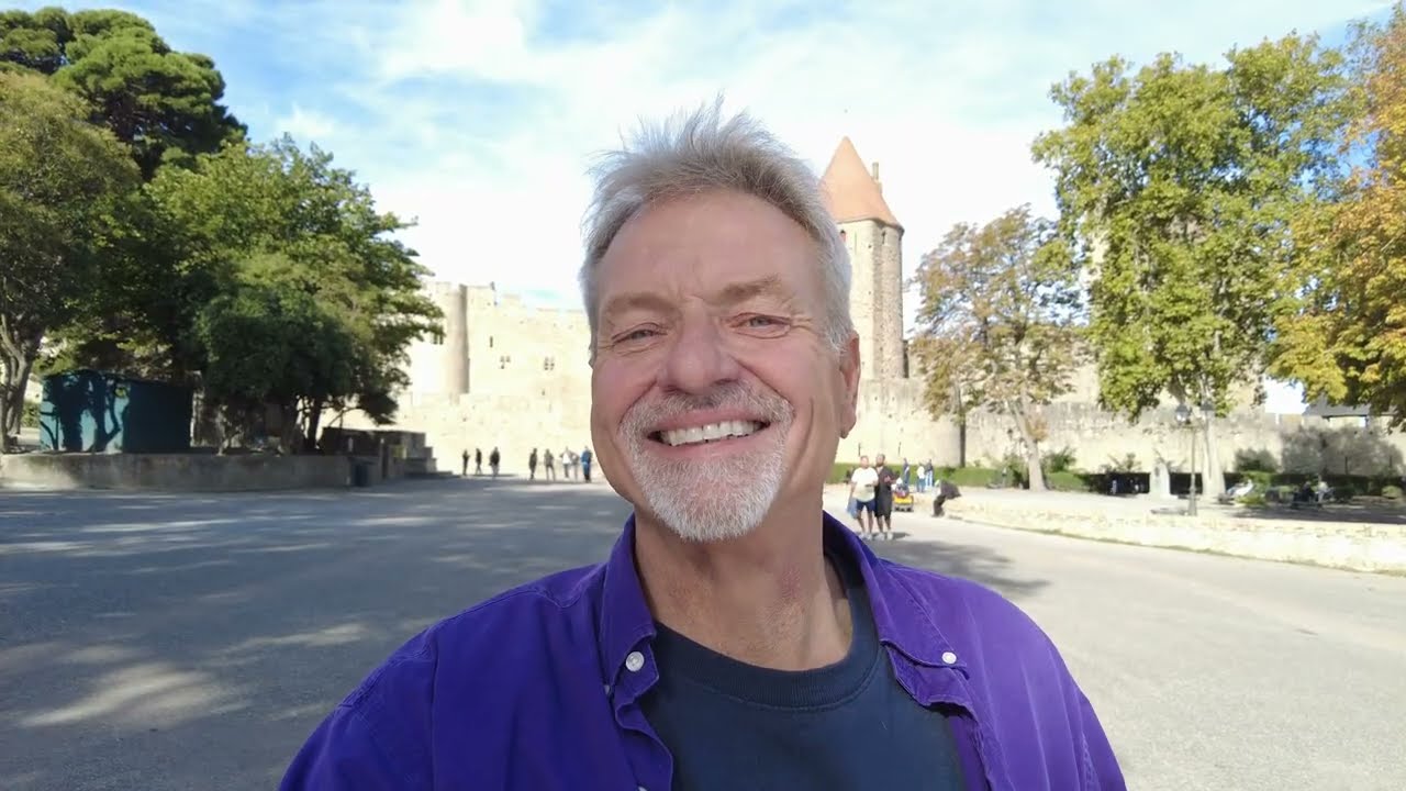 Carcassonne Castle Walking Tour.  See the walls and inside.  =)  - Carcassonne France - ECTV