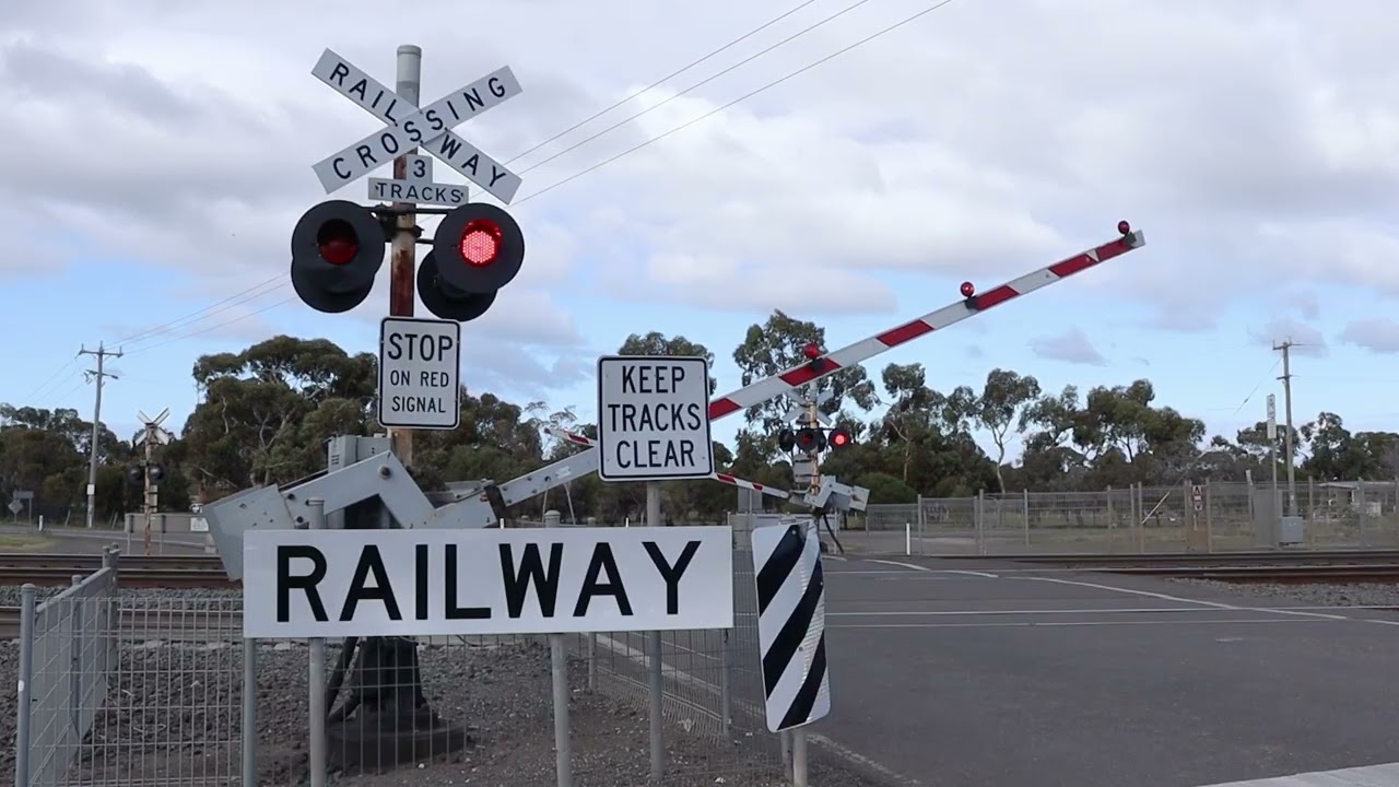 McIntyre Rd Level Crossing, Lara - ARTC Railway Crossing