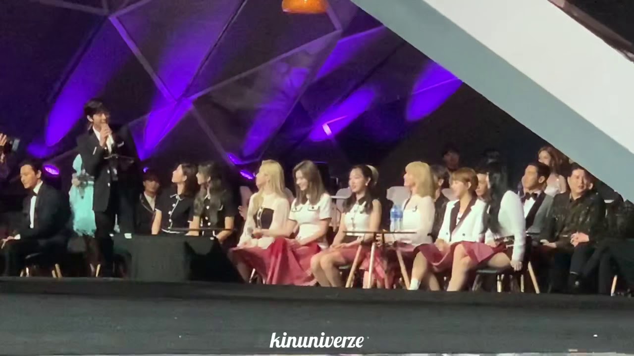 191126 TWICE Interview + Nayeon Laughing @ Asian Artist Award 2019 in Vietnam