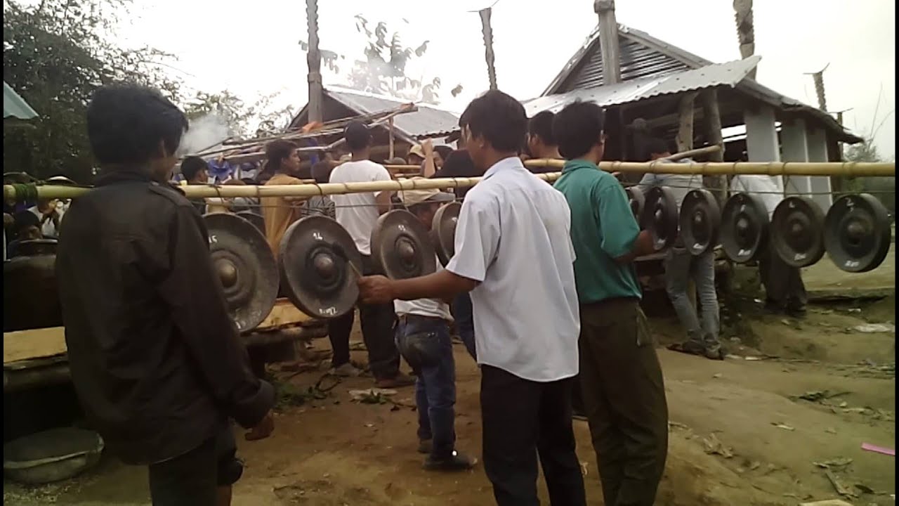 Cong chieng buon chao xa ea ba