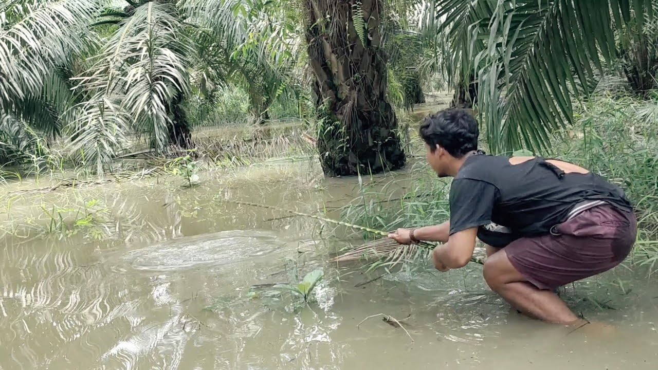 SUPER NEKAT!! NAJUR DI SAAT BANJIR BANDANG BEGINI JADINYA