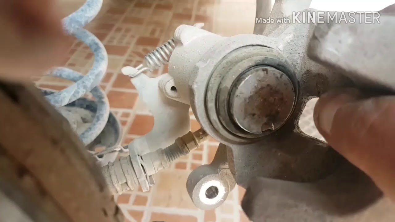 تبديل دسكات الفرامل الخلفية لسيارة كيا فورتي و سيراتو و الفرق بينها و بقية السيارات في ضغط المكبس