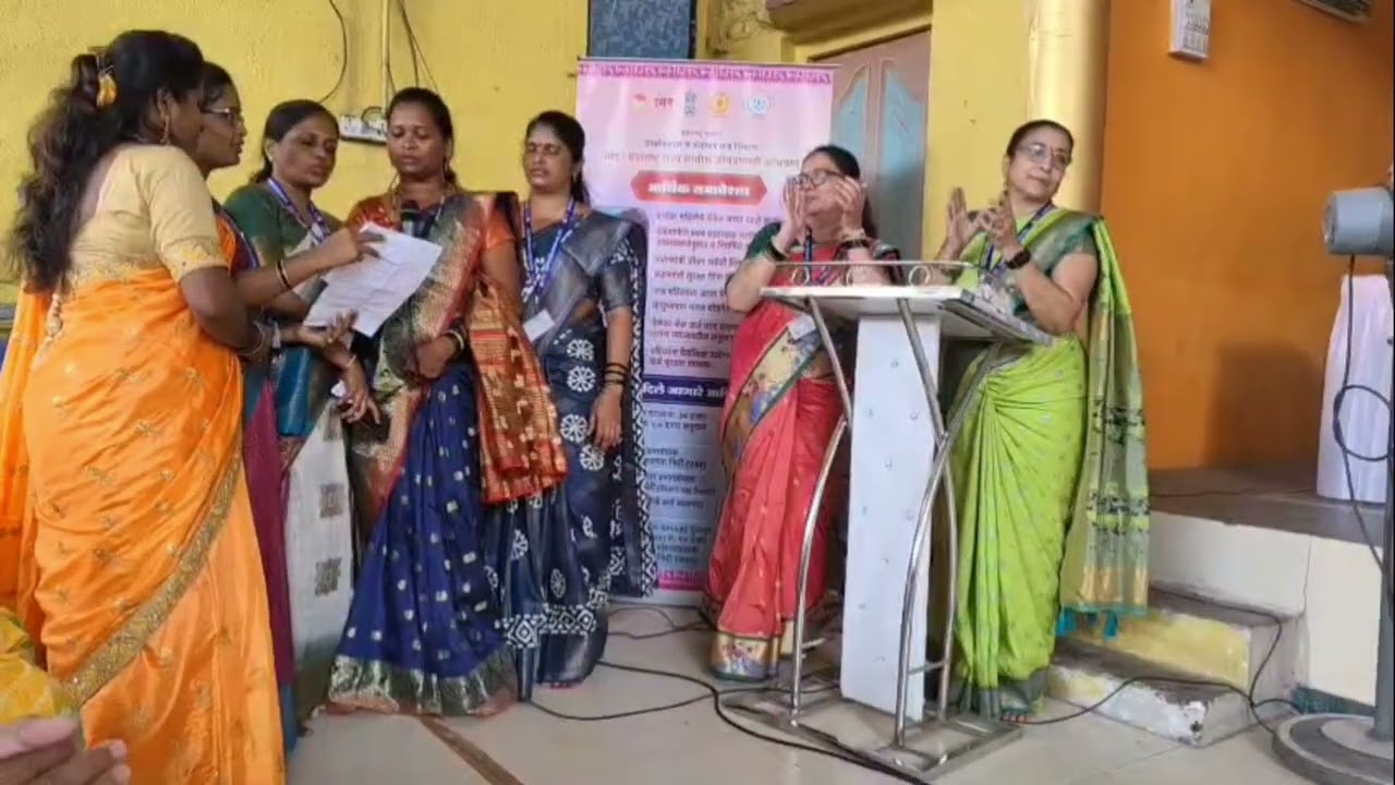 हिरकणी प्रभागसंघ AGM ला बोईसर ग्रामसखी नि शिला शशिकला हे उमेद चे गाणे गायले 