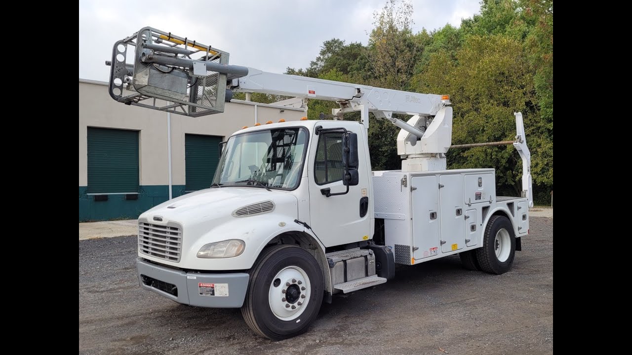 Altec T40P Cable Placer on 2017 Freightliner M2 106 Reg cab Utility Truck   RZ7947