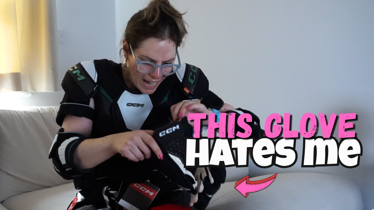 Is This How You Wear It?! 😆 Beginner Hockey Gear Try-On (Women’s CCM JetSpeed)