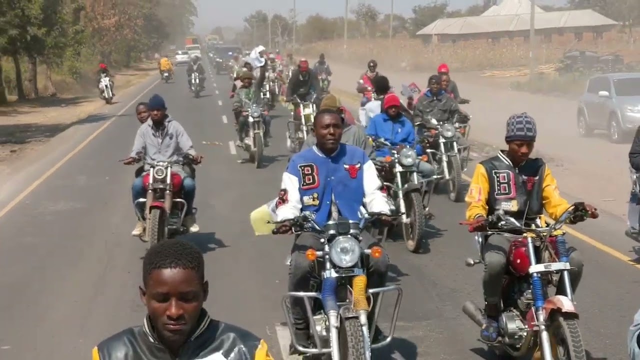 MGOMBEA URAIS SALUM MWALIMU APOKELEWA NA VIJANA WA BODABODA ARUSHA, AAHIDI MAJI ARUMERU.