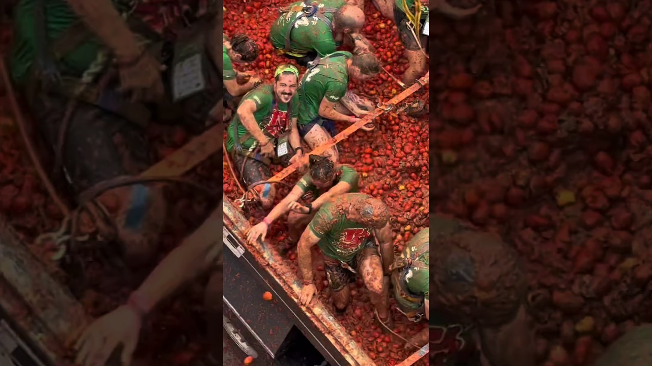 La Tomatina: фестиваль метания 150 000 кг помидоров в Испании!