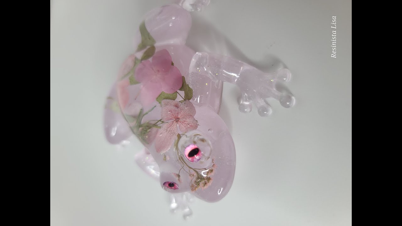 Feeling Froggie. These little eyes make such a difference #resin #resintutorial #diy