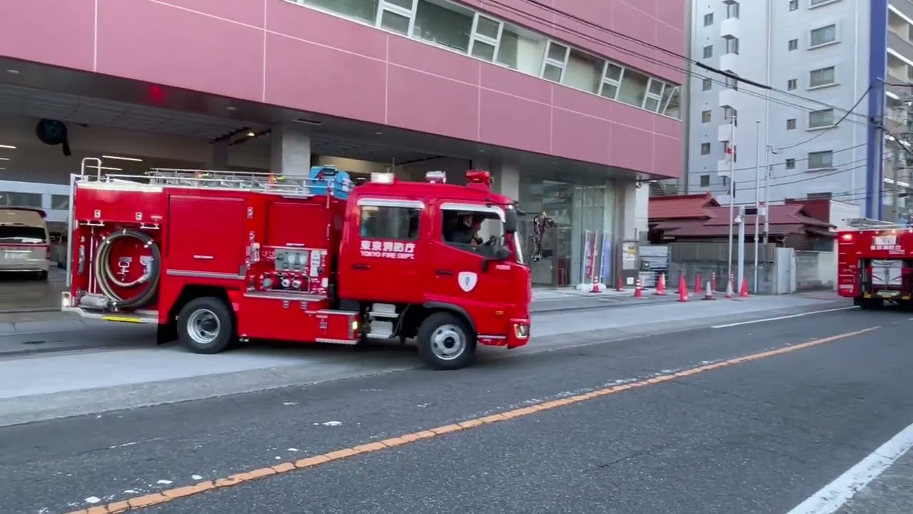 消防車連続緊急走行！府中消防署全車出場し隊列組んで現場へ…