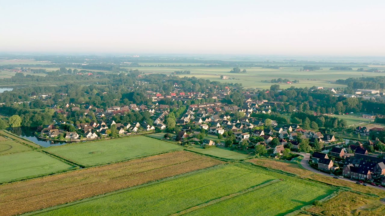 4K. Drone shots | langs Oudehaske en over Nannewiid | westelijk van Heerenveen | juli 2021.