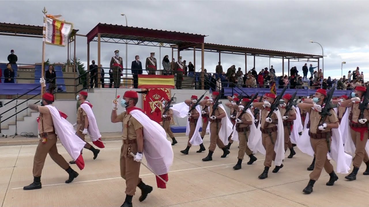 El Grupo de Regulares nº52 desfila en la base de Alfonso XII de Melilla por el 8 de diciembre