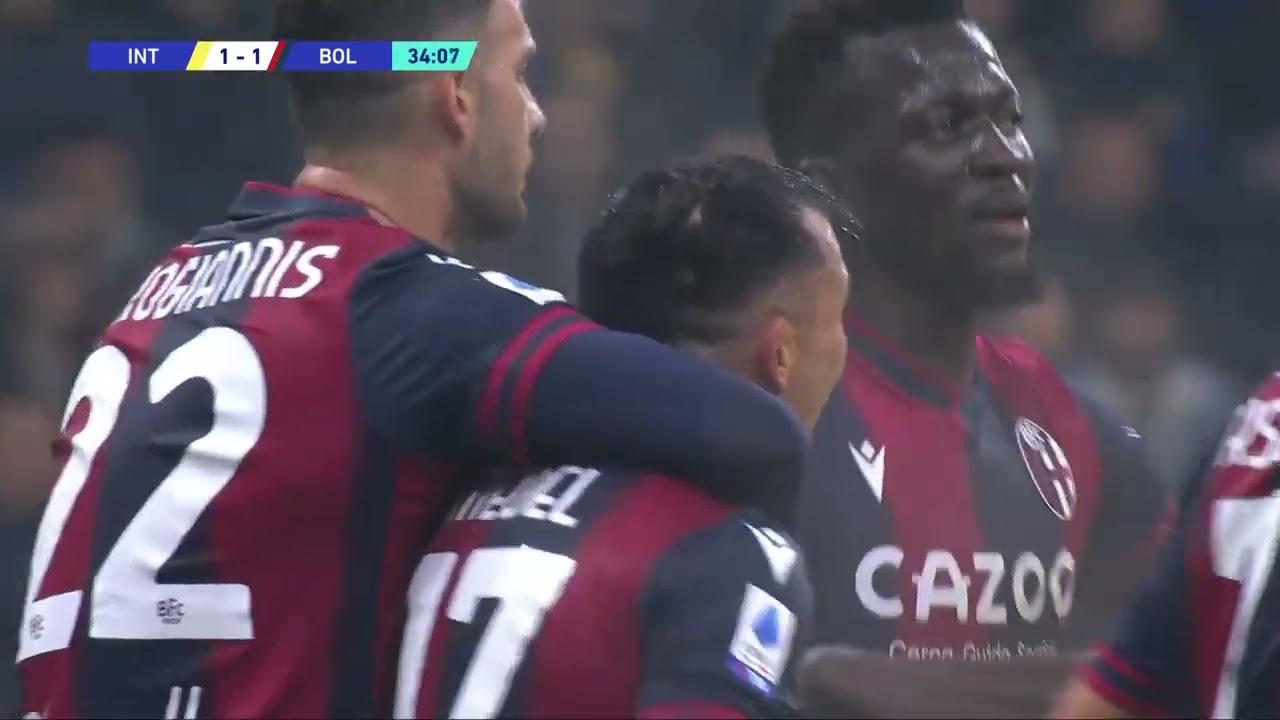 LAUTARO MARTINEZ VS GARY MEDEL